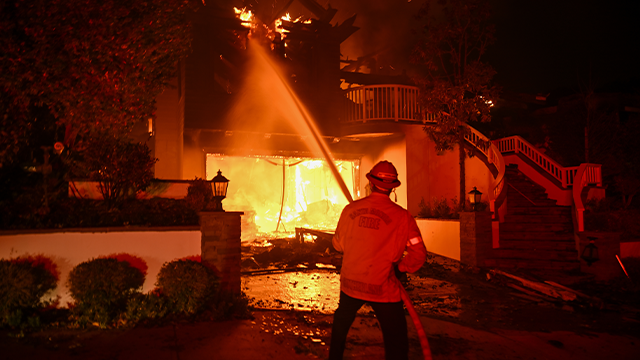 Live Updates: Deadly CA wildfires force evacuations, over 10K structures damaged or destroyed